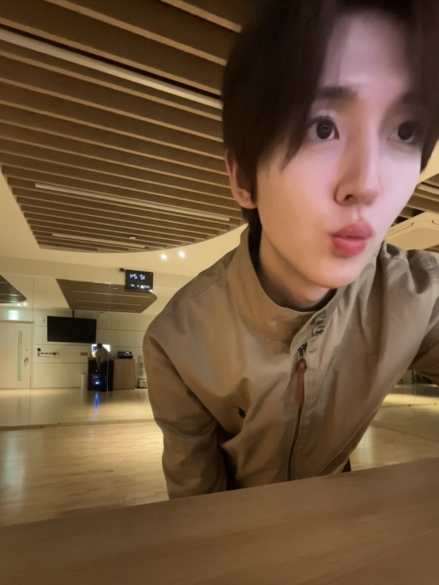 myfavedh's tweet photo. 예뽀니얼굴로 카메라에 끼부리다가 놀아봅시다!!하고 노래시작하는거 진짜너뮤좋다.......ㅠㅠ https://t.co/fUC78wEOct
