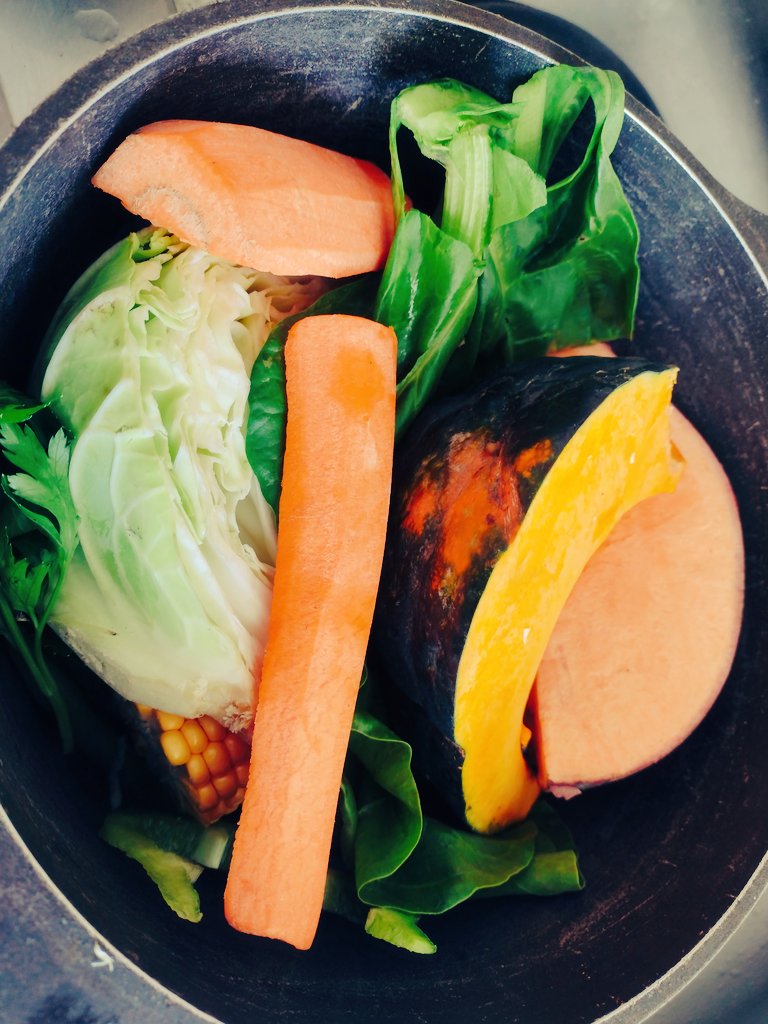 odevecAimE's tweet photo. Caldo de vegetales en proceso... https://t.co/rR7EjZV0eq