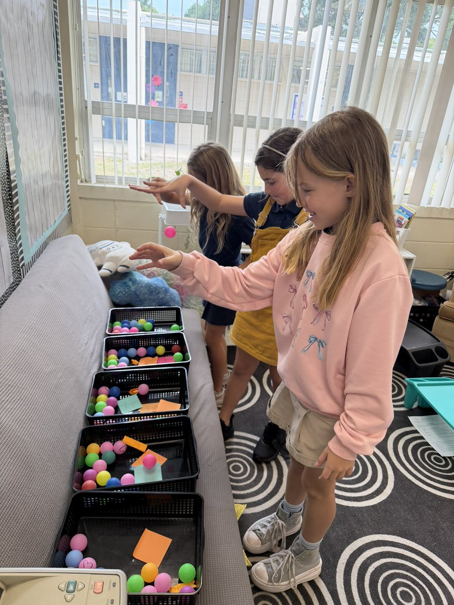 howardsclasses's tweet photo. Students worked on two NOS mini-assessments as part of a review game before their 3rd grade EOY science test! 🧪🔬🧑‍🔬 @WeAreHAEST @HCPSElemScience @HCPSArea3 @Area3STEM @CarrollwoodK8 @CarrollwoodSTE1 @HillsboroughSch https://t.co/CBFNqxnKrI