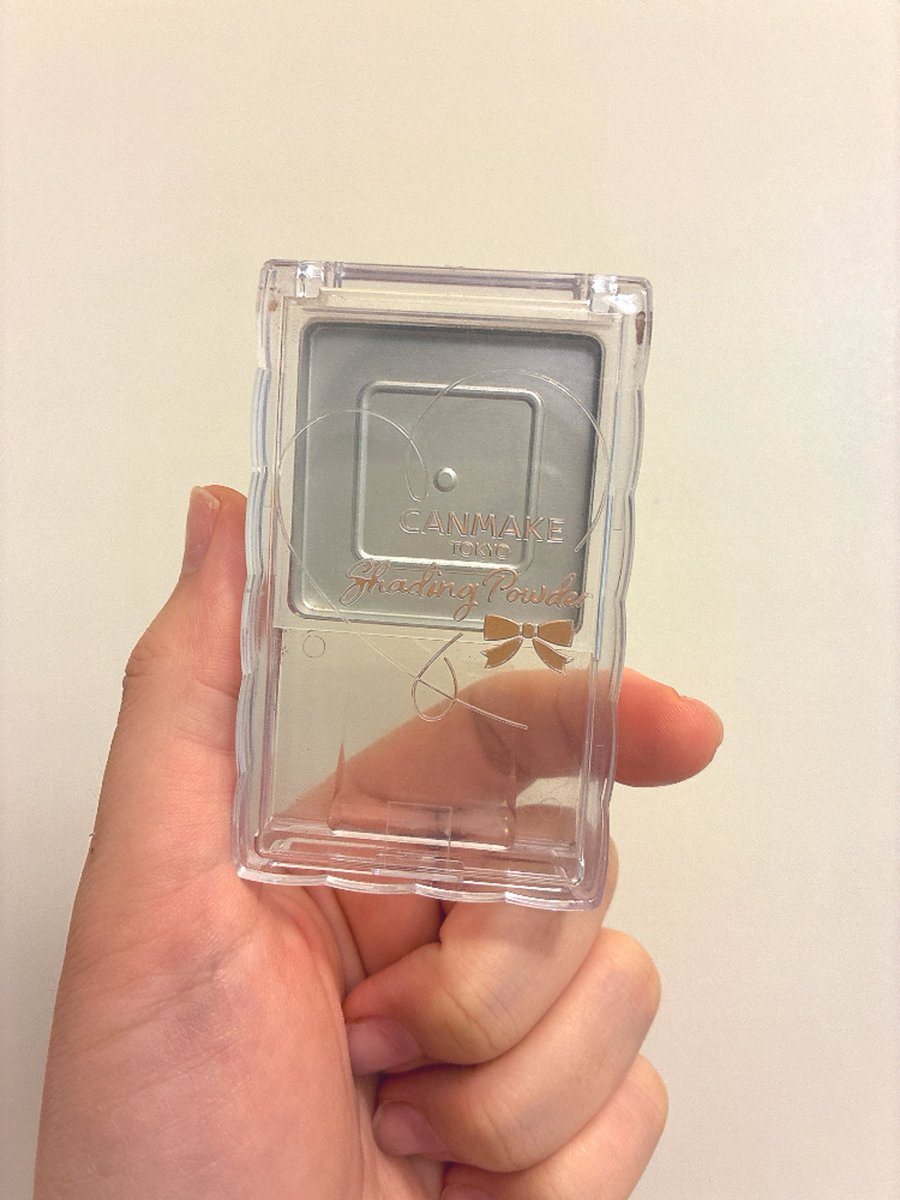 tsukimogu's tweet photo. キャンメイク シェーディングパウダー

セザンヌよりプレスト固め。粉が舞わない・割れないので使いやすかった◎
安いしコスパも最強！

#使い切りコスメ
#底見えコスメ https://t.co/3olb3OINUD