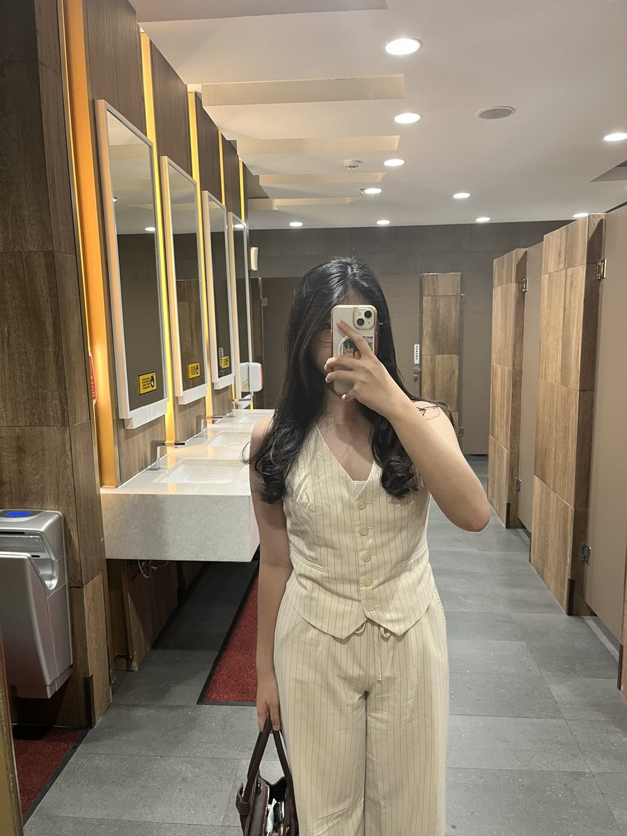 monymyone's tweet photo. gonna ate my teen (eight-teen) https://t.co/4SDLWie14U