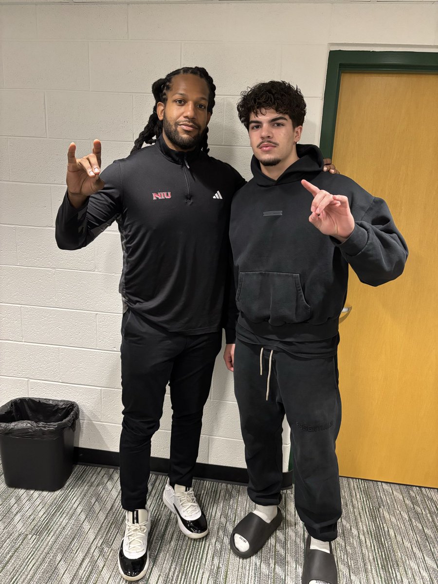 Malik Cipullo (27’ 6’2, EDGE) tweet media