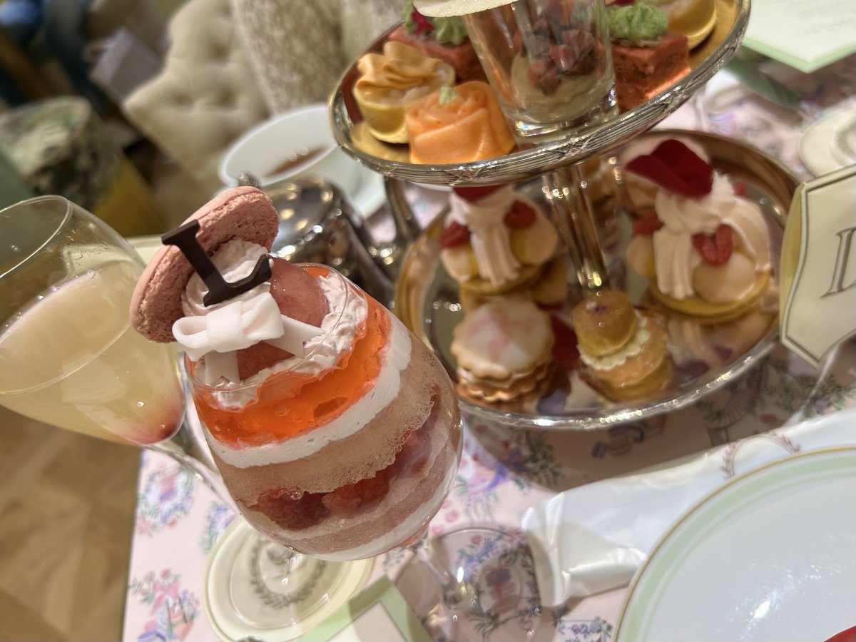 amm_00__'s tweet photo. 📍LADURÉE

Cath Kidstonとのコラボアフヌン行った🍒可愛くて神だった✨✨

 #孤独のヤブグルメ https://t.co/WTjUEUamGI