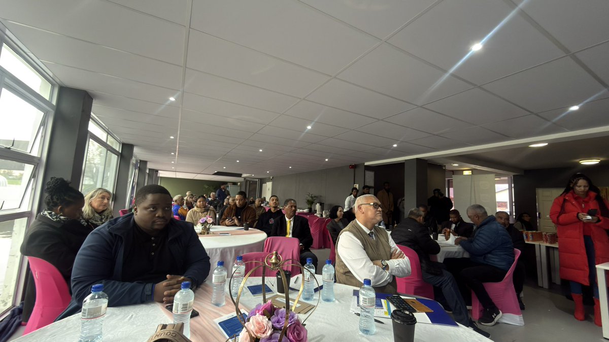 ricardomackenzi's tweet photo. Today we handed over cheques to sporting federations in the Cape Winelands area.

We continue investing in sport and sport administration to grow and strengthen our regions. 

We also thanked the hardworking volunteers and administrators who tirelessly develop sport.🇿🇦 https://t.co/7K4NmOWJQq