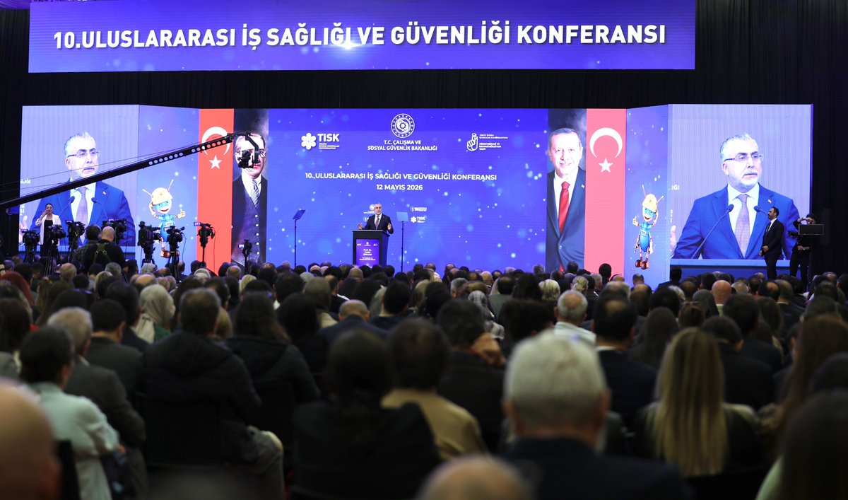 isikhanvedat's tweet photo. İş sağlığı ve güvenliğini, insan onuruna yaraşır iş ortamlarını çalışma hayatının kırmızı çizgisi olarak görüyoruz.❗️

10. Uluslararası İş Sağlığı ve Güvenliği Konferansı’nı 'Geleceği Birlikte Şekillendiriyoruz: Herkes İçin Sürdürülebilir İSG' ana temasıyla gerçekleştiriyoruz.

Cumhurbaşkanımız Sayın @RTErdogan’ın liderliğinde, 2002’den bugüne çalışma hayatının her alanında olduğu gibi iş sağlığı ve güvenliği alanında da insan odaklı reformlarımızı hayata geçirdik. 

Çalışanlarımızın sağlığını ve güvenliğini öncelikli meselelerimizden biri olarak görmeye devam edecek, bu alanda kararlı adımlarımızı sürdüreceğiz. 

Konferansın hayata geçirilmesinde emeği olan başta TİSK ailesi olmak üzere tüm paydaşlarımıza katkıları teşekkür ediyorum.