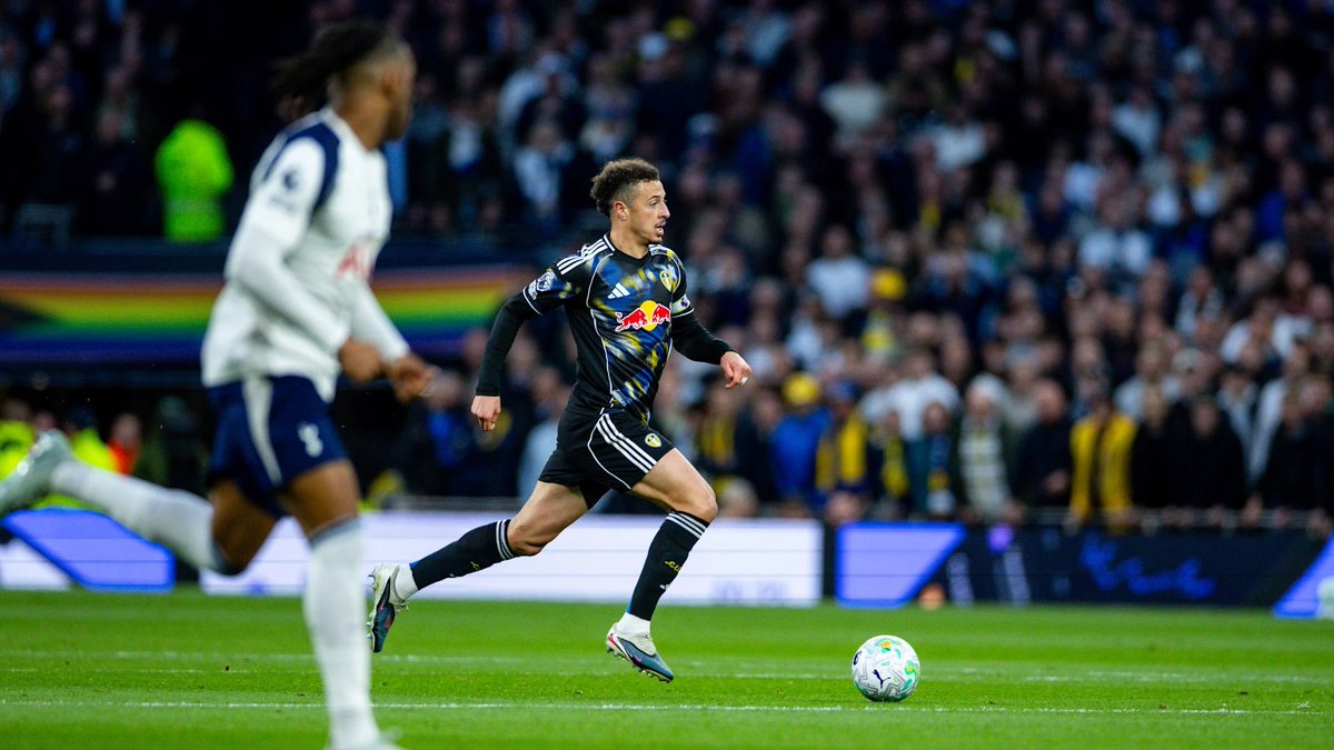 leedsthat's tweet photo. Premier League interceptions, 25/26:

1. Caicedo - 56
2. Garner - 54
3. Ampadu - 50 

Elite from our captain.

#LUFC #MOT