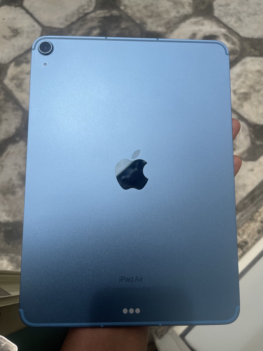 Tsparkles007's tweet photo. Hey guys, please I have an iPad Air 5th Gen
(256 gig WiFi /cellular M1) For sale. 
If you'd like to buy pls send me a DM or comment 
It comes with an Apple Pencil and iPad case which you'd have for free. I’m trying to get a laptop that’s why I’m selling. It’s very clean. https://t.co/qhBim8USYO