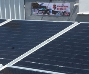 OscarPlaceres's tweet photo. Alemanes Express,  sede en el reparto José Martí, de la ciudad de  Santa Clara,  en la comercialización de equipos  electrodomésticos y la generación eléctrica a partir de energía solar,  pero, , resalta su múltiples iniciativas de  beneficio local. #EtecsaTeAcompaña https://t.co/9GcpQbKQrY