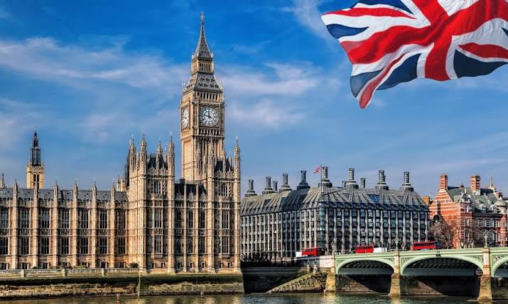 TheObserverLens's tweet photo. JUST IN : 🇬🇧 Over 100 Labor MPs have signed a letter supporting Starmer. https://t.co/lLVUtyav5S