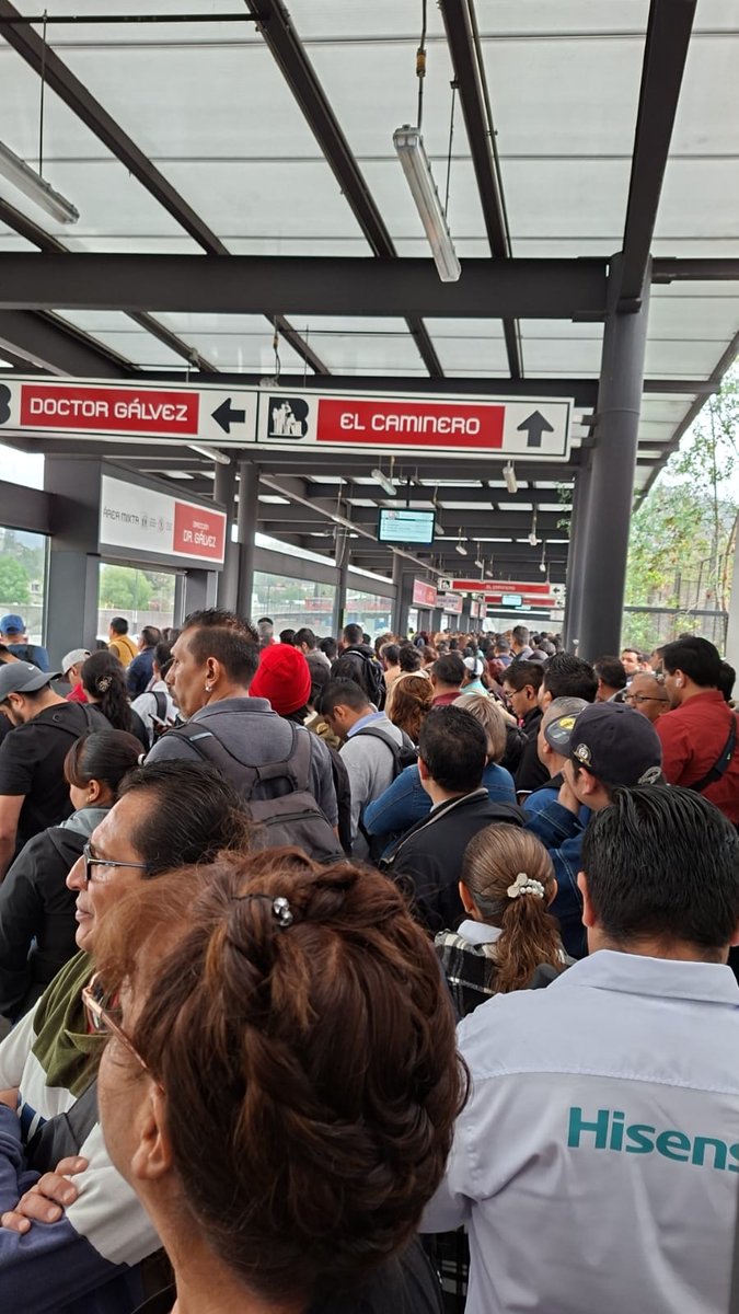 AmmegGelover's tweet photo. @MetrobusCDMX Línea 1 no hay servicio, que esta pasando? https://t.co/CR3rMTgxOp