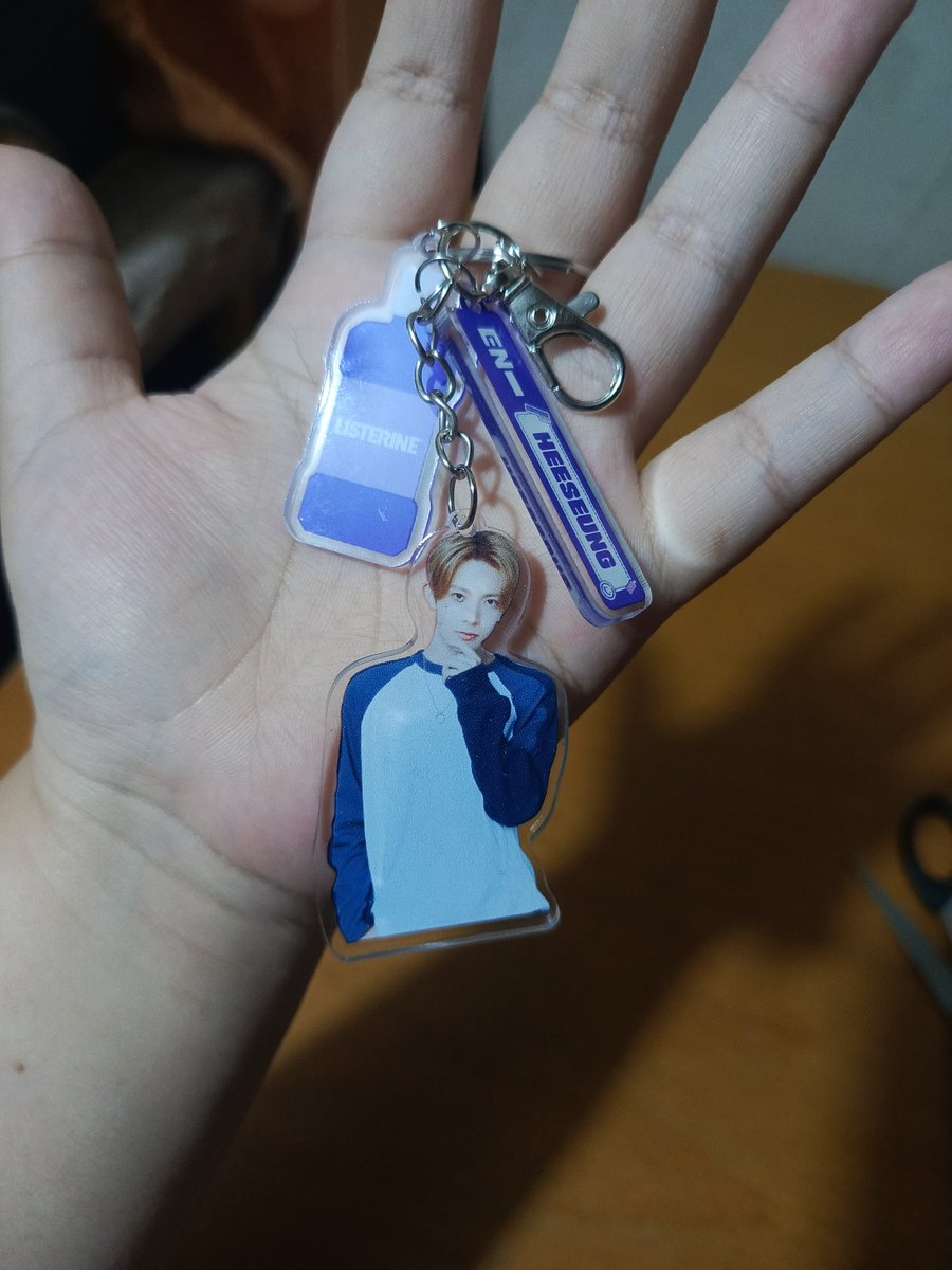 phuwinest's tweet photo. #entrade wtt keychain Listerine x ENHYPEN
Have: heeseung 
Want: sunghoon 

trade by 🍊 yaa, dom Tangerang🫰 https://t.co/CQxjJ6yaT2