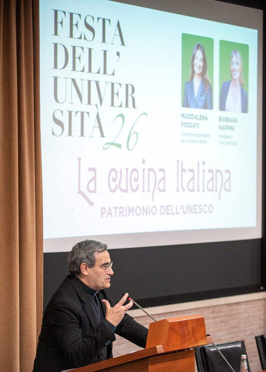UniSantaCroce's tweet photo. 🎉 Martedì 12 maggio abbiamo vissuto la consueta #Festa dell’#Università, dedicata al ricordo del #Beato #Álvaro del #Portillo, fondatore e primo Gran Cancelliere dell’Ateneo.
🇮🇹 Il tema di quest'anno è stato la #cucina #italiana come patrimonio culturale immateriale UNESCO. https://t.co/jSfeVeHWOT