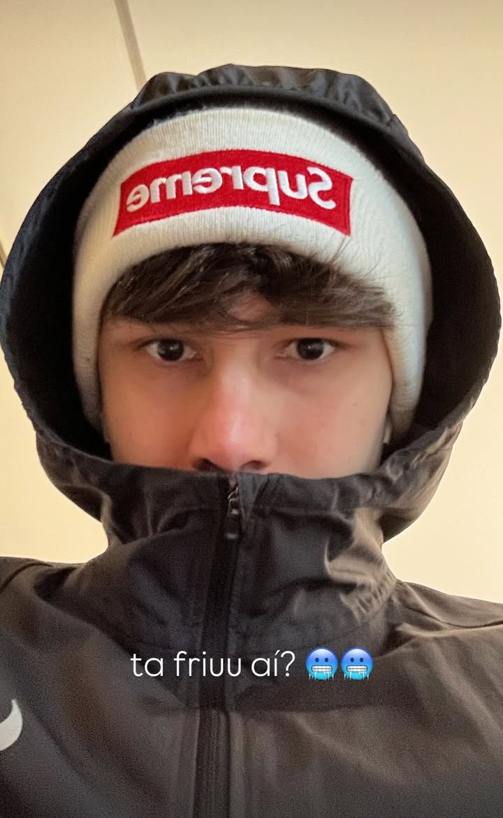 _Oniros_'s tweet photo. Ele sempre fazendo a mesma pergunta com o mesmo emoji quando esfria 🥶 https://t.co/h5wvs1iiGC