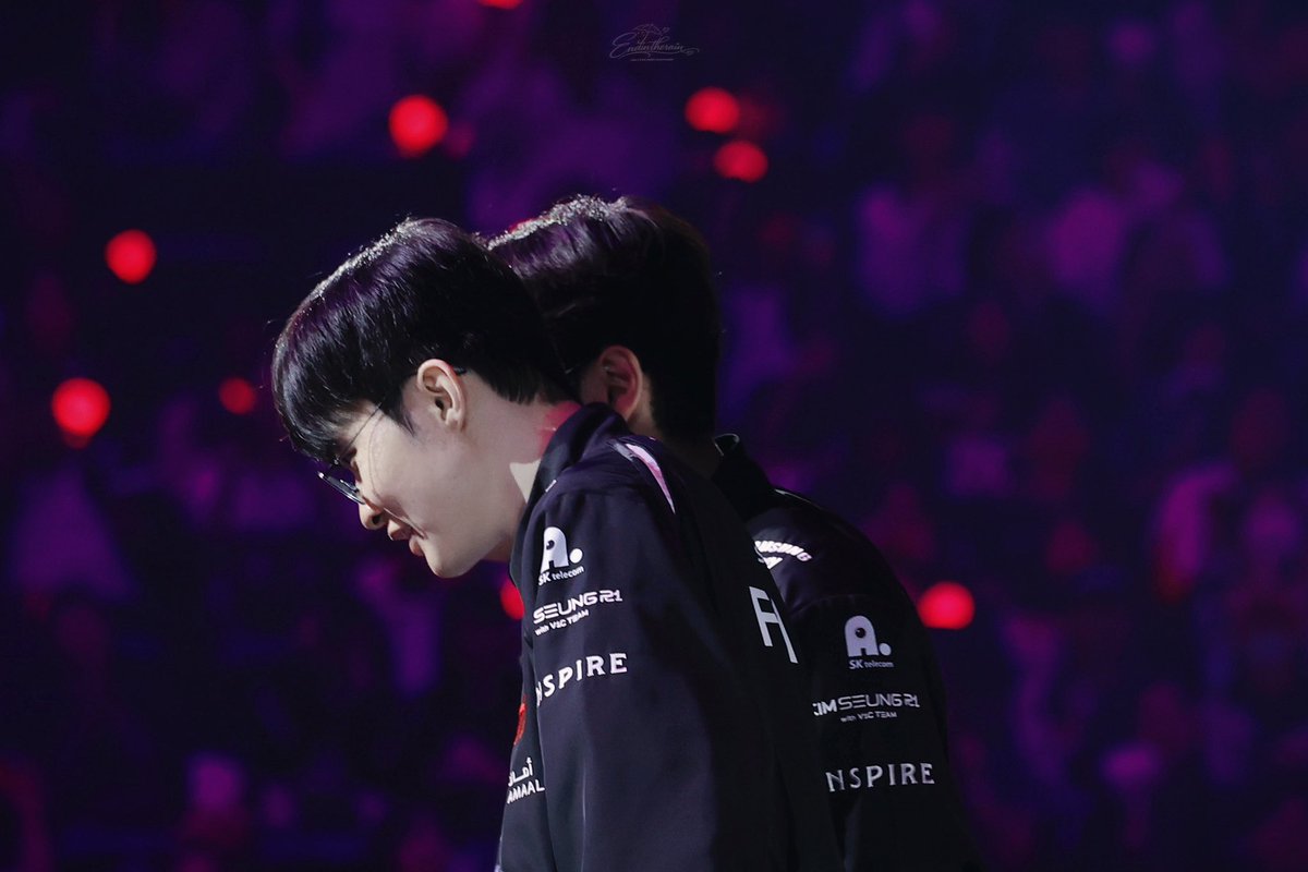 ivy_Xv09's tweet photo. 📸20260425 | HG DAY1

귓속말하는 미드랑 정글😆

 #Oner #오너 #Faker #페이커 #Onker https://t.co/PjfELh9Zdx