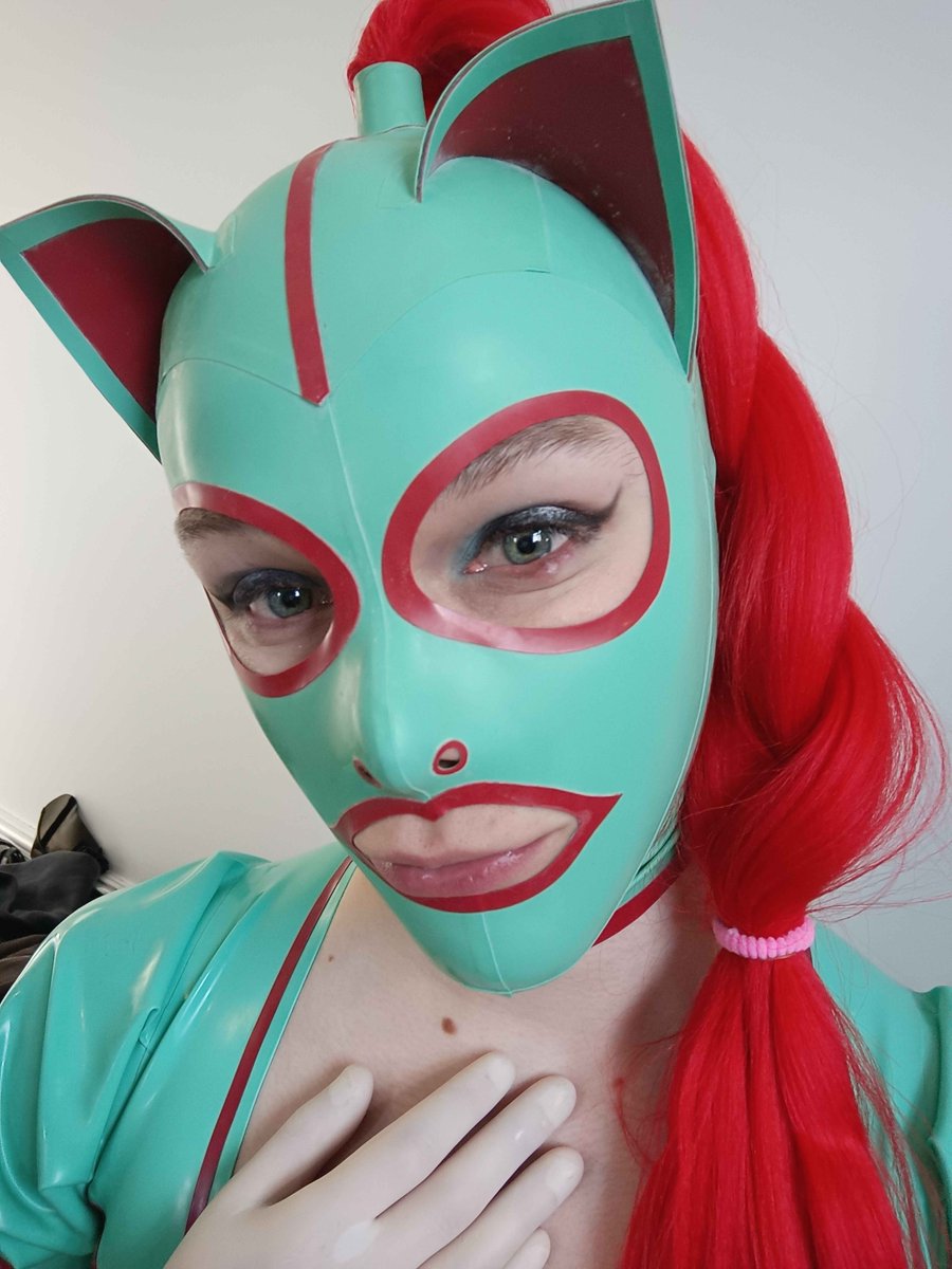 Latex Kitty Cass 🖤😸 tweet media
