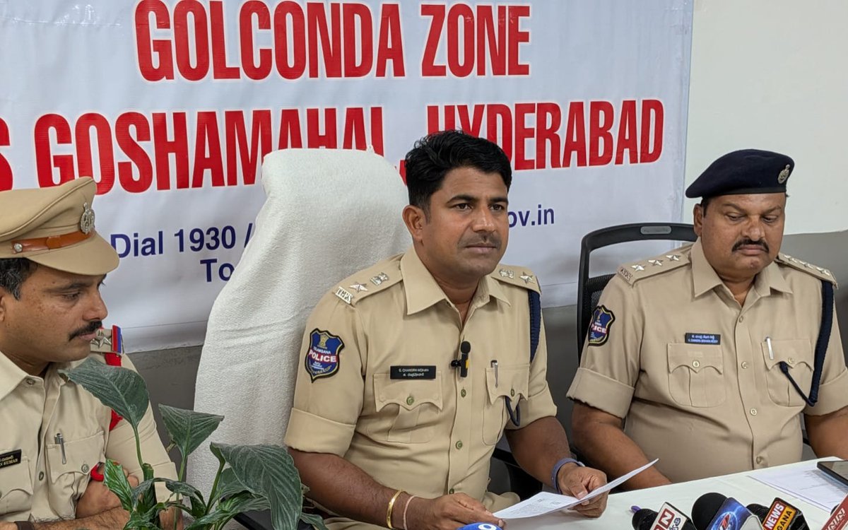 FocusOnLaw's tweet photo. #Hyderabad:Under the DCP, #GolcondaDivision, #GoshamahalPolice cracked a #houseburglary case within 24 hours,arresting a 37 Yearold man for allegedly stealing ₹5 lakh cash,gold &silver ornaments from his cousin residence in #BegumBazaar. The entire stolen property was recovered. https://t.co/dmmwNQYGvi
