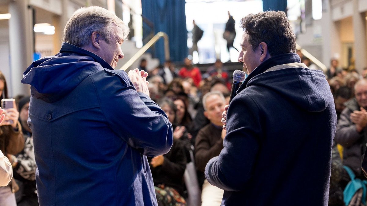 CascallaresPJ's tweet photo. ¡DONDE HAY UNA NECESIDAD NACE UN DERECHO!

En un emotivo acto realizando en nuestra Casa Municipal de la Cultura junto a @MartinMarinucci, @JuanoFabiani, @paulaeichel y @barbi_minan entregamos Pases Multimodales a 700 vecinos con discapacidad de diferentes localidades de nuestro distrito.

Trabajando junto a @BAProvincia  y @TransportePBA continuamos ampliando derechos para nuestra gente, que ahora podrá viajar de manera gratuita en todas las modalidades de transporte provincial.

#BrownConVos