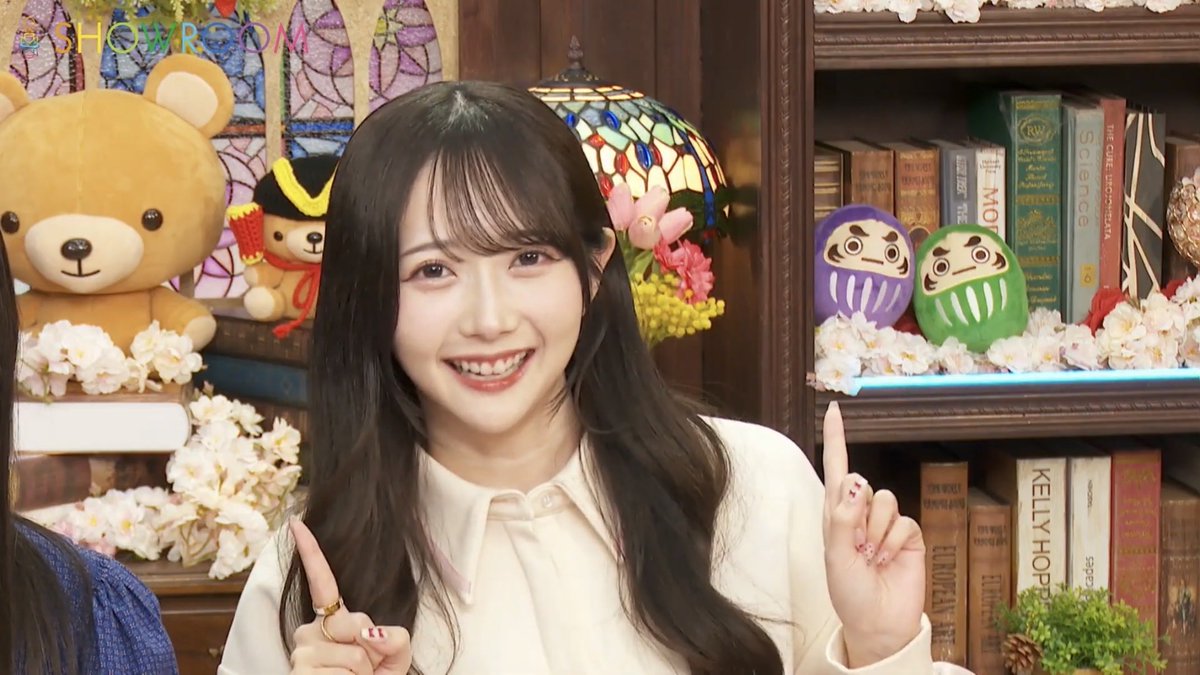 今日も早耶ちゃん可愛かったぁ☺️🤍 ネイルも可愛くなってる