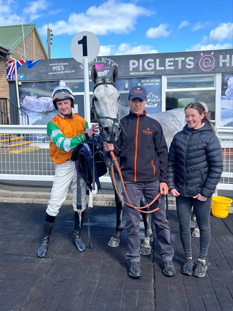 HerefordRaces's tweet photo. Race 3 Result - The Ludford Car Parts Group Mares’ Novices’ Hurdle 

🥇 Lady Kara 
🥈 Kittys Glance
🥉 Mrs Cravatte

Owner: Upton House Stud 
Trainer: @UrloxheyStables 
Jockey: Luke Scott https://t.co/xonAuP0odZ