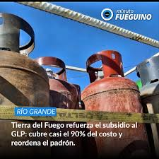 MoisesSolorza's tweet photo. @UNTDF @FMCentroTDF @gramonet Actualmente, el sistema de suministro de gas envasado presenta limitaciones críticas que evidencian la necesidad de completar la conectividad de "últimos metros". En sectores como el Barrio José Hernández, la red troncal se encuentra a escasos 100 metros. https://t.co/sCIPCDq3uJ