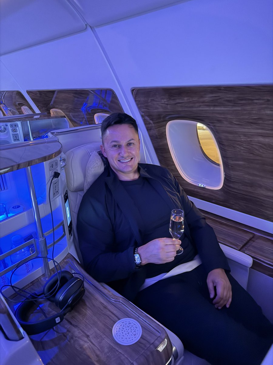 racingblogger's tweet photo. “I’ll have one drink on the hour every hour till we land please.” https://t.co/29IiJ0dt0x