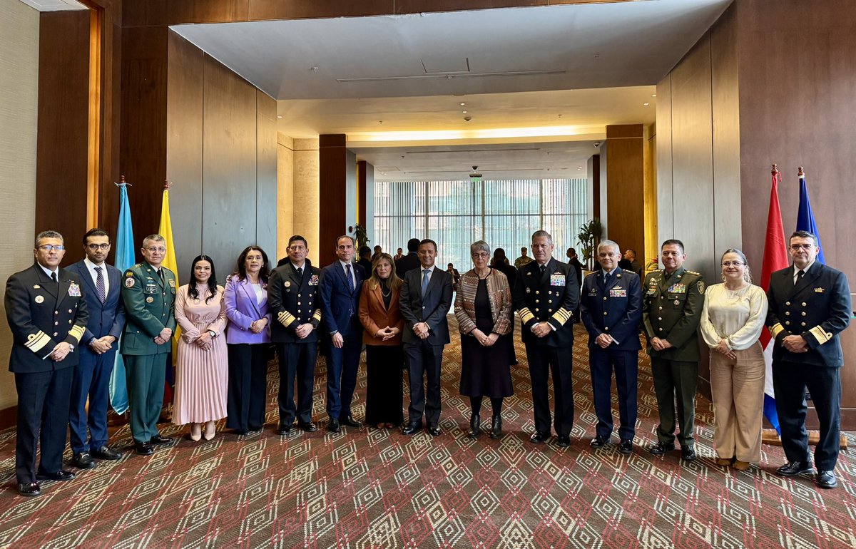 Comandante Armada de Colombia tweet media
