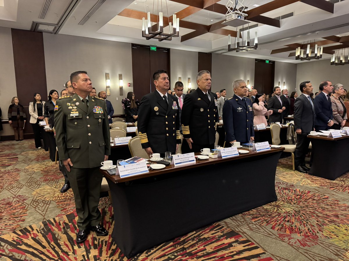Comandante Armada de Colombia tweet media