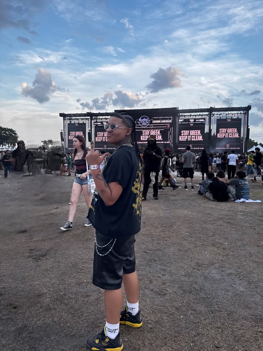 itsyaisii's tweet photo. catch me on stage next year #rollingloud https://t.co/Q7qknQ7Rgg