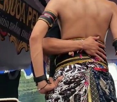 AMOREOSEN's tweet photo. Ryuyul or Rulnyul - Javanese oneshot Lokal AU.

"Panas Dupa"

https://t.co/yLObqaFhtS https://t.co/7noAVHjEb0