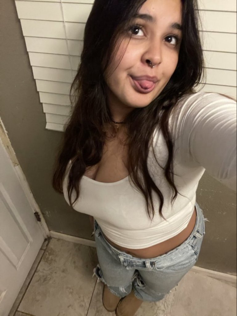 wetpeaches🍓 tweet media