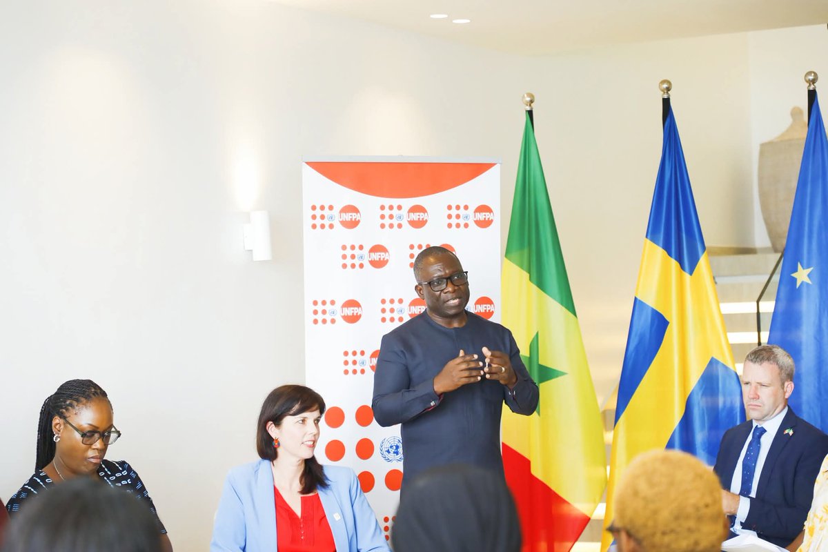 SennenHounton's tweet photo. A  priviledge and honor for @UNFPA_WCARO to be hosted  by H.E. Catharina Cappelin, Amb of @SwedenUN, for a roundtable "women &amp; girls caught in crossfire" on ensuring rights &amp; dignity of women in &amp; girls in humanitarian situations in WCA.
@UNFPA #HumanitarianAction #SRHR #Sweden https://t.co/EIIfGKELuD