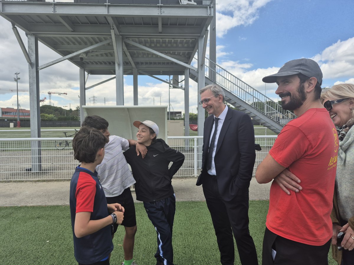 DSDEN31's tweet photo. Tournoi des collèges au stade Ernest-Wallon @StadeToulousain, organisé par l'association Rebonds! : plus de 200 collégiens et collégiennes de #HauteGaronne présents pour participer à cette journée autour de team-building et d'ateliers sportifs sur les terrains 🏉
Bravo à tous ! https://t.co/zDZYoiJZOC