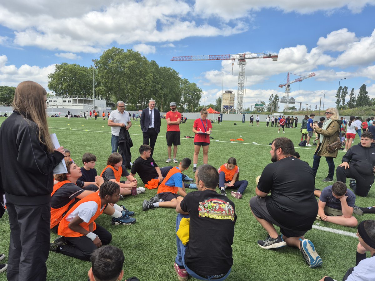 DSDEN31's tweet photo. Tournoi des collèges au stade Ernest-Wallon @StadeToulousain, organisé par l'association Rebonds! : plus de 200 collégiens et collégiennes de #HauteGaronne présents pour participer à cette journée autour de team-building et d'ateliers sportifs sur les terrains 🏉
Bravo à tous ! https://t.co/zDZYoiJZOC