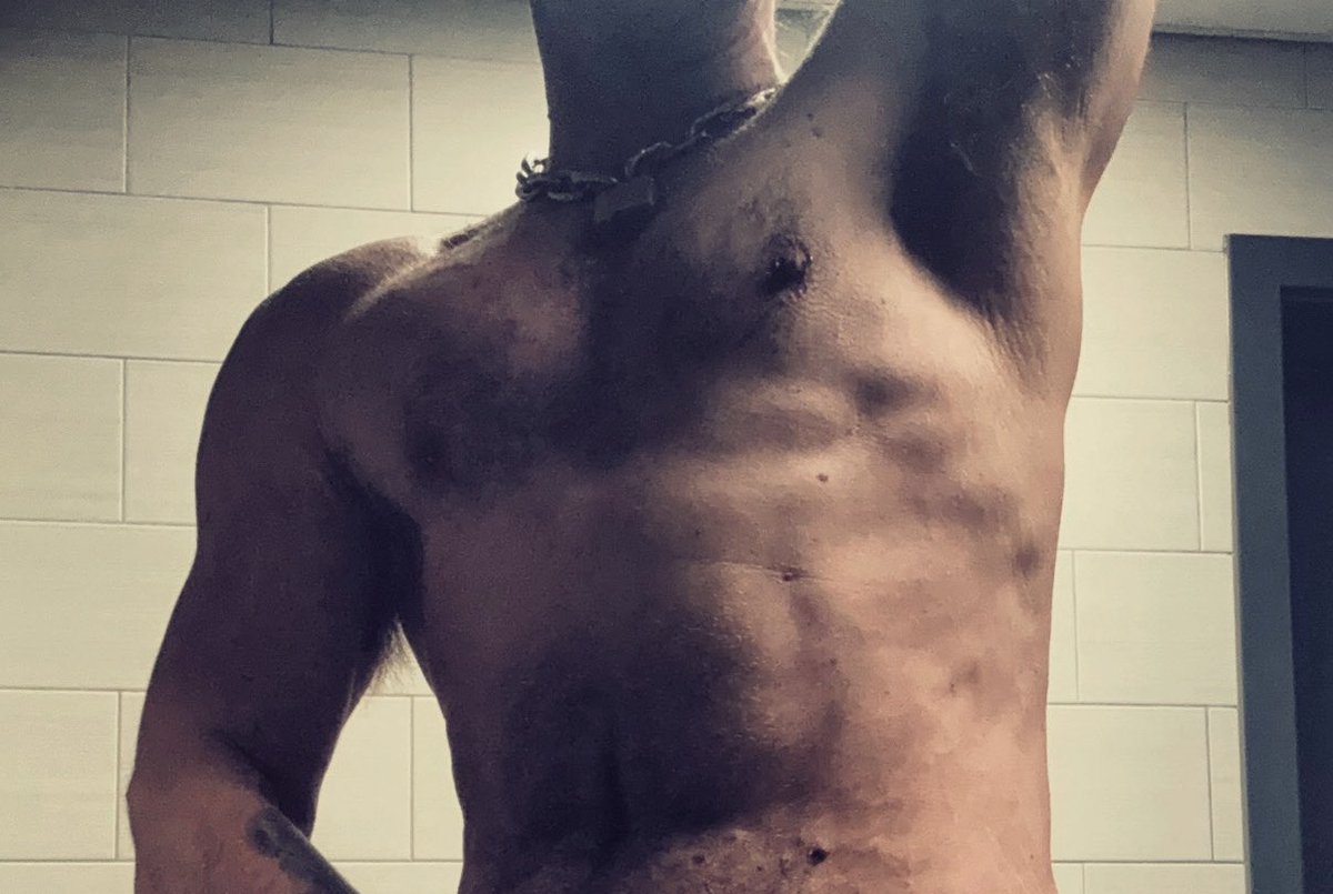 Muscle_meat618's tweet photo. Never used to toot my own horn
That’s going to charge
I look fucking great 😈
I guess this counts for #tummytuesday https://t.co/IMvwgt0cDi