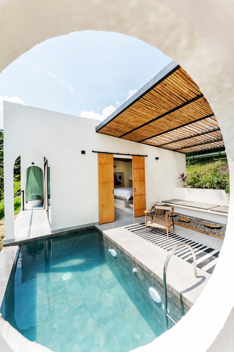 Architizer's tweet photo. #ProjectOfTheDay: Casa Caoba by PAE

Casa Caoba  rests on a stone foundation that adapts to the pronounced topography of the site. From here, five parallel walls extend and organize the four domestic modules of the project.

📍Colombia
Details: https://t.co/XArDFzbNHZ https://t.co/d8tkQok9ad