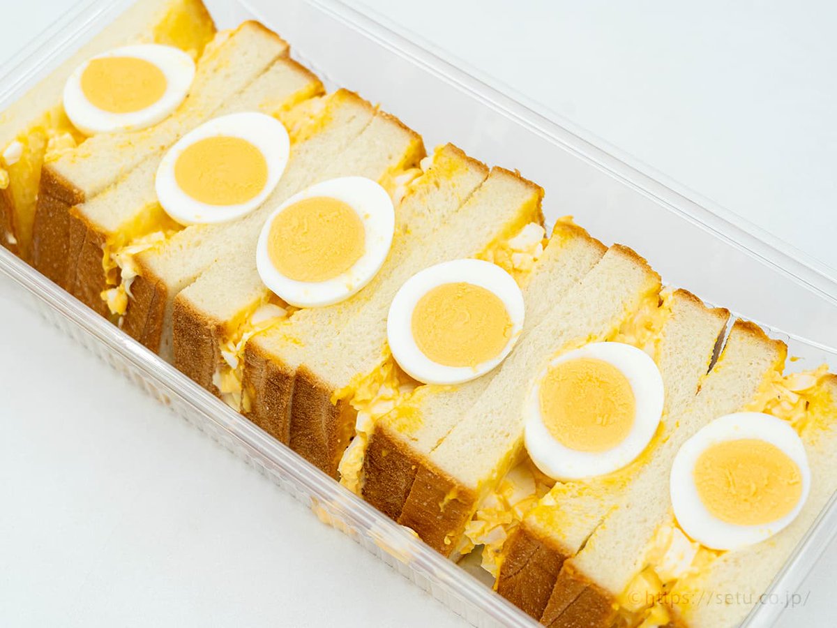 ult_setsuko's tweet photo. 【コストコ新商品】
 たまごサンドイッチ🥪

・たっぷり卵を使った贅沢なデリサンド
・むっちり食パンに卵フィリングが端までぎっしり！
・1個150g超えのずっしりボリューム

価格は1,100〜1,200円前後
そのままはもちろん、トーストするとさらに美味しさUP

レビュー✍→ https://t.co/Sx5f6u3HQV https://t.co/m6Ypqqde3j