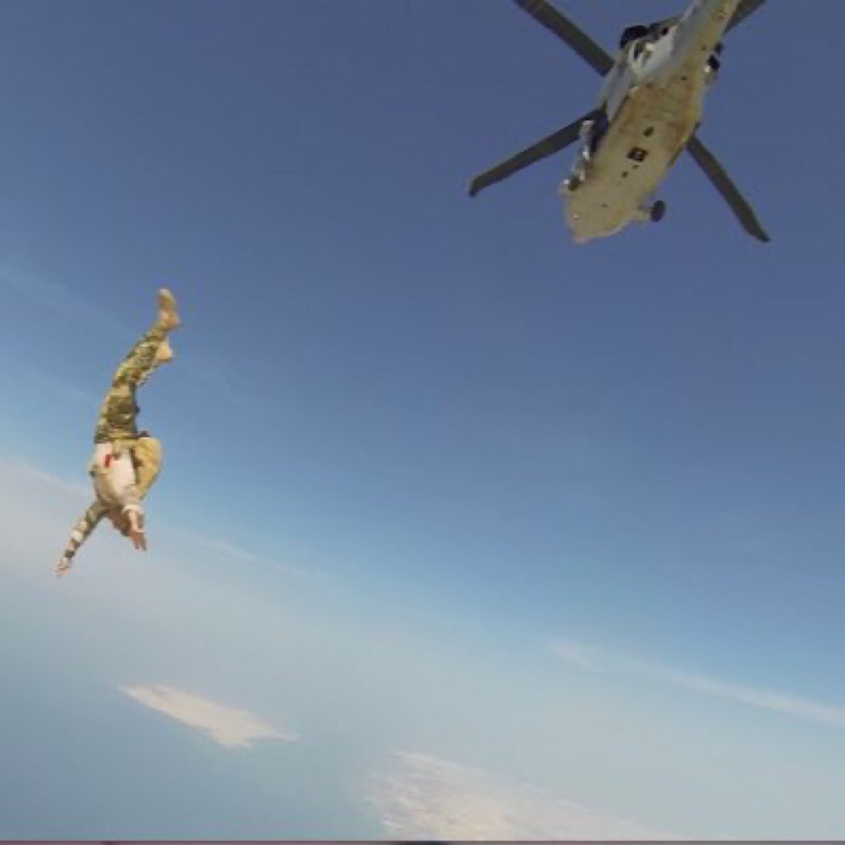 JOVI ELITE FORCE PARACHUTE 🪂 GRENADIERS 🇨🇭 tweet media