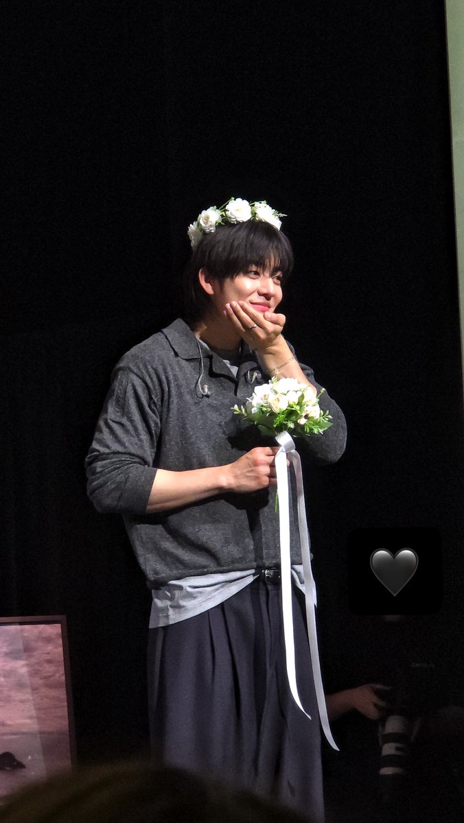 193x519's tweet photo. 팬들일줄여주는남자너무좋다..
ㅈㄴ잘생겨서보정할필요없게만드는남자 https://t.co/1O9Sho3nGW