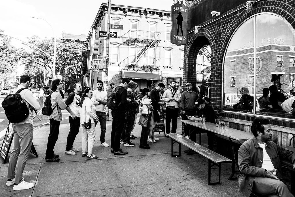 HissGoldenMsgr's tweet photo. In a way, it felt like a record release show for ‘I’m People,’ and the vibe was immaculate. Our thanks to Graham behind the bar for keeping our drinks full and spirits high, Veronica for all the help making it happen, and to all of you for packing it out, dancing outside (2/3) https://t.co/Y8LK8JdyUe