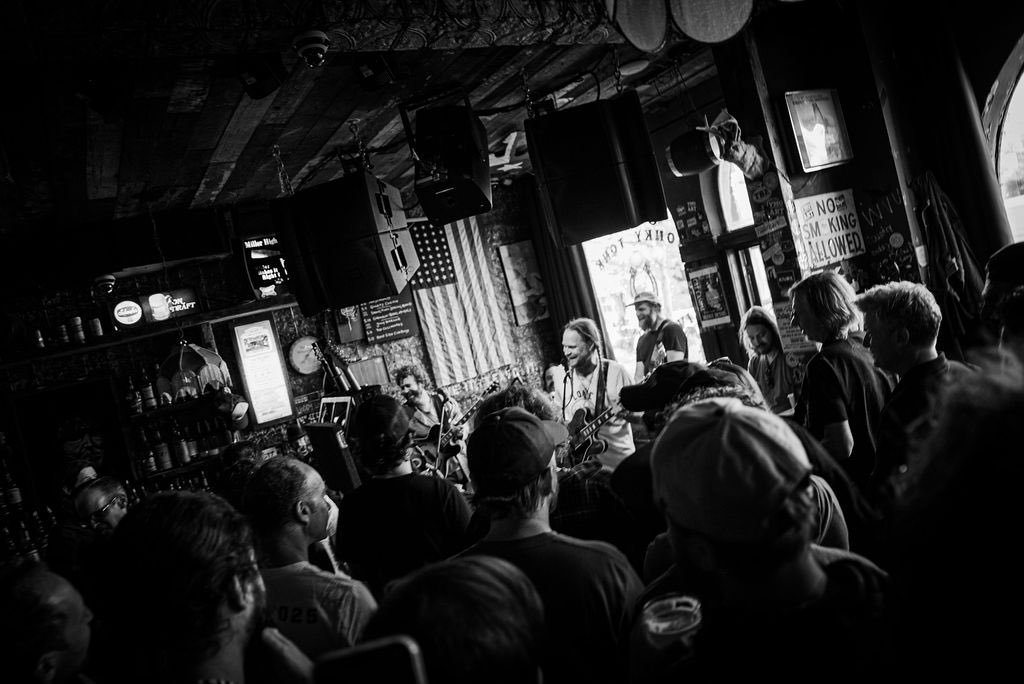 HissGoldenMsgr's tweet photo. In a way, it felt like a record release show for ‘I’m People,’ and the vibe was immaculate. Our thanks to Graham behind the bar for keeping our drinks full and spirits high, Veronica for all the help making it happen, and to all of you for packing it out, dancing outside (2/3) https://t.co/Y8LK8JdyUe