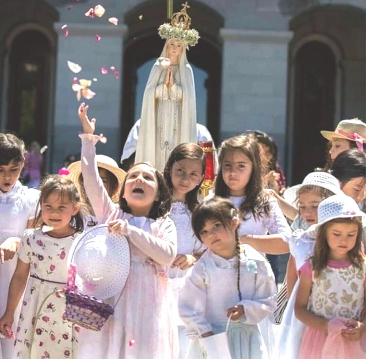 AnimaSolarisArt's tweet photo. Our Lady of Fatima pray for us🙏🏻🕊️✝️🌿🤍❤️🔥🌹
#JesusChrist #God #Peace #MotherMary #OurLadyOfFatima #MiracleOfTheSun #Rosary #Prayer #Mercy #Hope #Catholicism #Christianity https://t.co/YTltbEaO1D