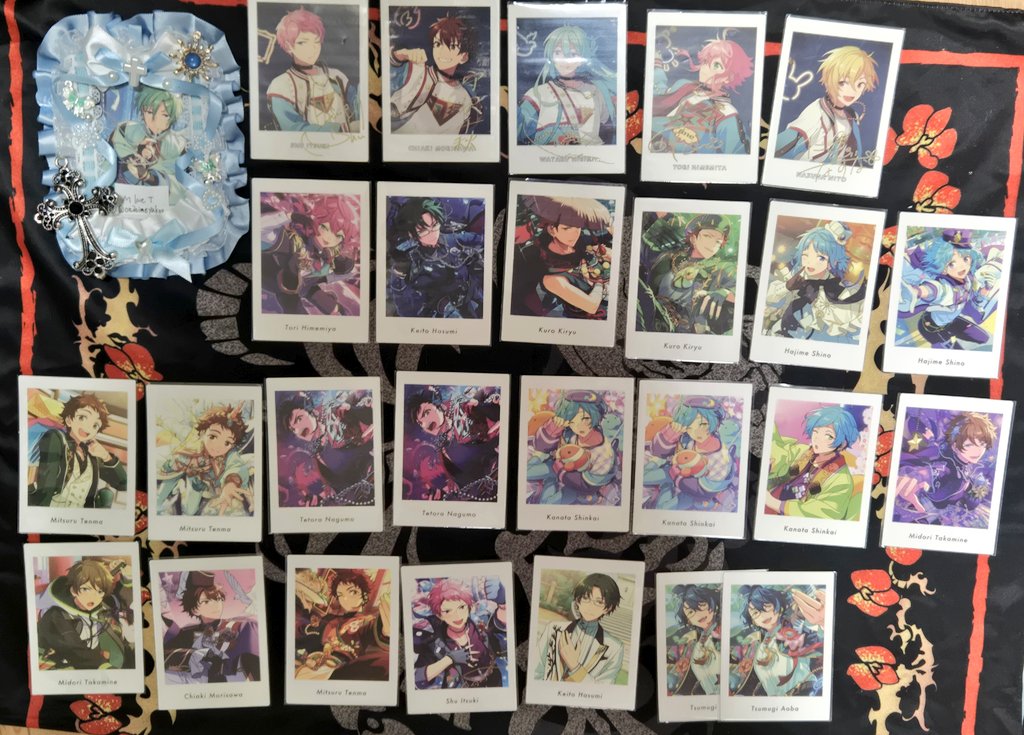 onihimeyakoo's tweet photo. 【交換/譲渡】 あんスタ ぱしゃっつ

譲)画像1～3枚目

求)巽 斑 凪砂 日和 茨 ジュンor1枚90円(+送料)

4枚目は参考に…という形です。もちろん4枚目以外の絵柄も求めていますのでご提示下さい。(入りきらないためこの形となっております🙇‍♀️)

郵送or都内手渡し！1～可能。
お気軽にお声掛けください🌸 https://t.co/rjdlIM07pa
