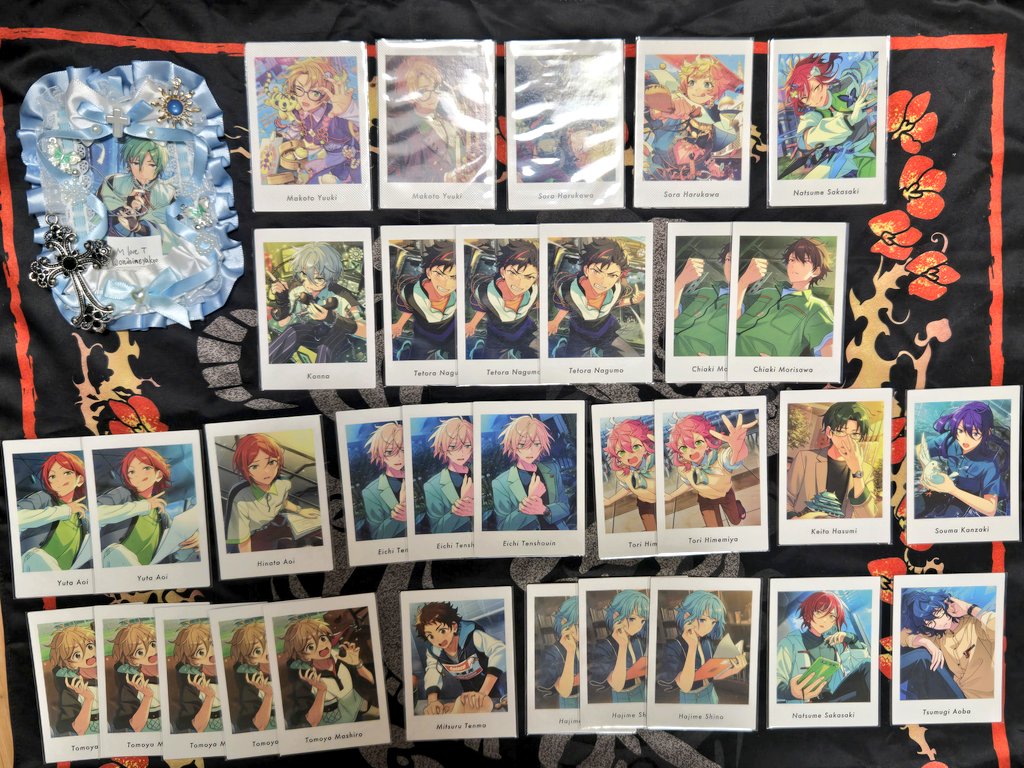 onihimeyakoo's tweet photo. 【交換/譲渡】 あんスタ ぱしゃっつ

譲)画像1～3枚目

求)巽 斑 凪砂 日和 茨 ジュンor1枚90円(+送料)

4枚目は参考に…という形です。もちろん4枚目以外の絵柄も求めていますのでご提示下さい。(入りきらないためこの形となっております🙇‍♀️)

郵送or都内手渡し！1～可能。
お気軽にお声掛けください🌸 https://t.co/rjdlIM07pa
