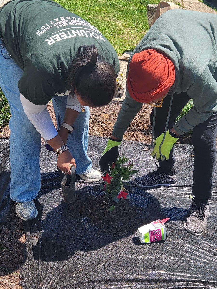 FMFCU's tweet photo. FMFCU employees had a great time volunteering for organizations all across the Delaware Valley this month 🙌 We’re proud to support our team with volunteer time off to give back. Nothing like lending a hand and having some fun while doing it 😃 https://t.co/5Gd7kwCbf1