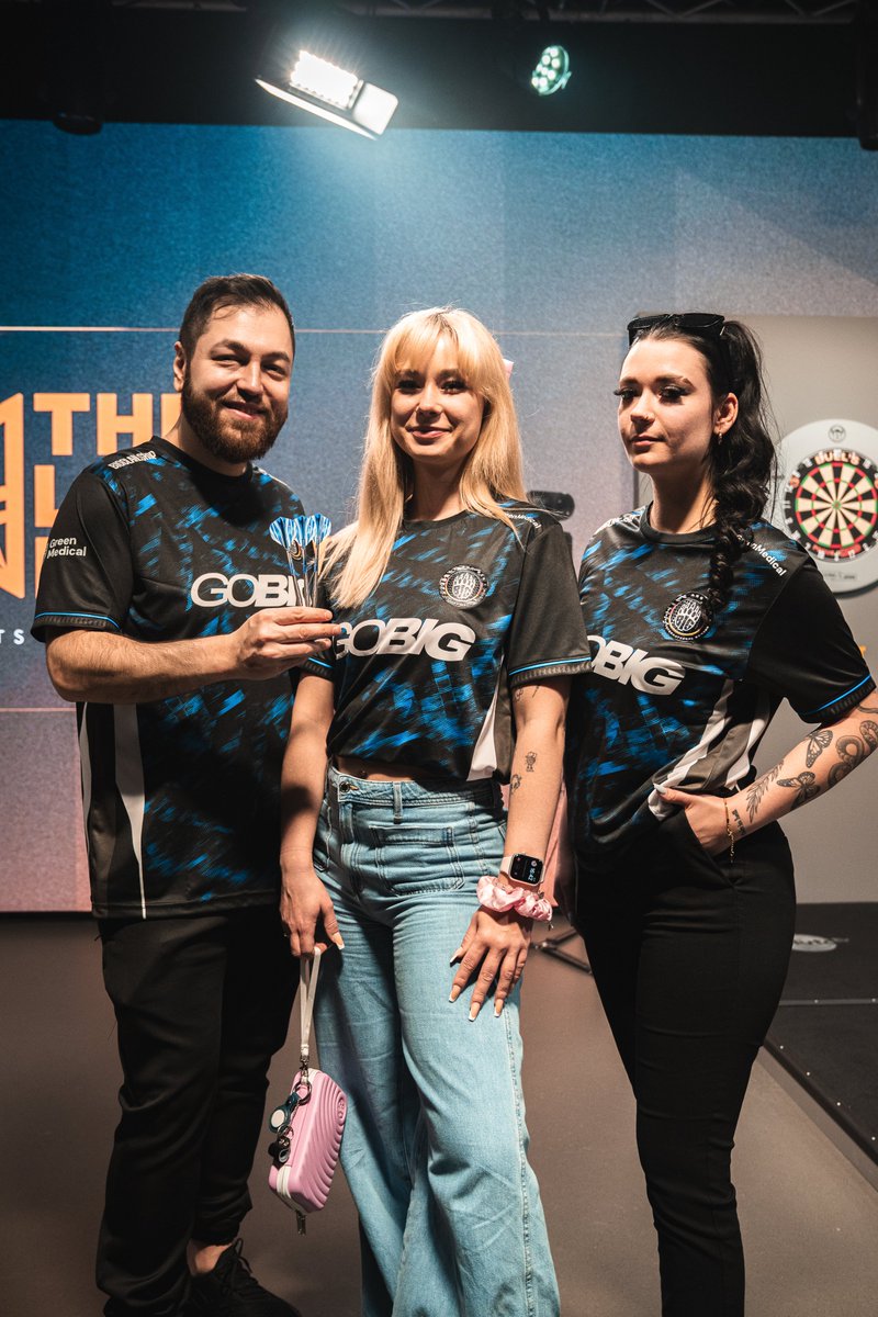 BIGCLANgg's tweet photo. Dienstag = The Last Flight 🎯

📺 /bigclangg https://t.co/VglIDXju7l