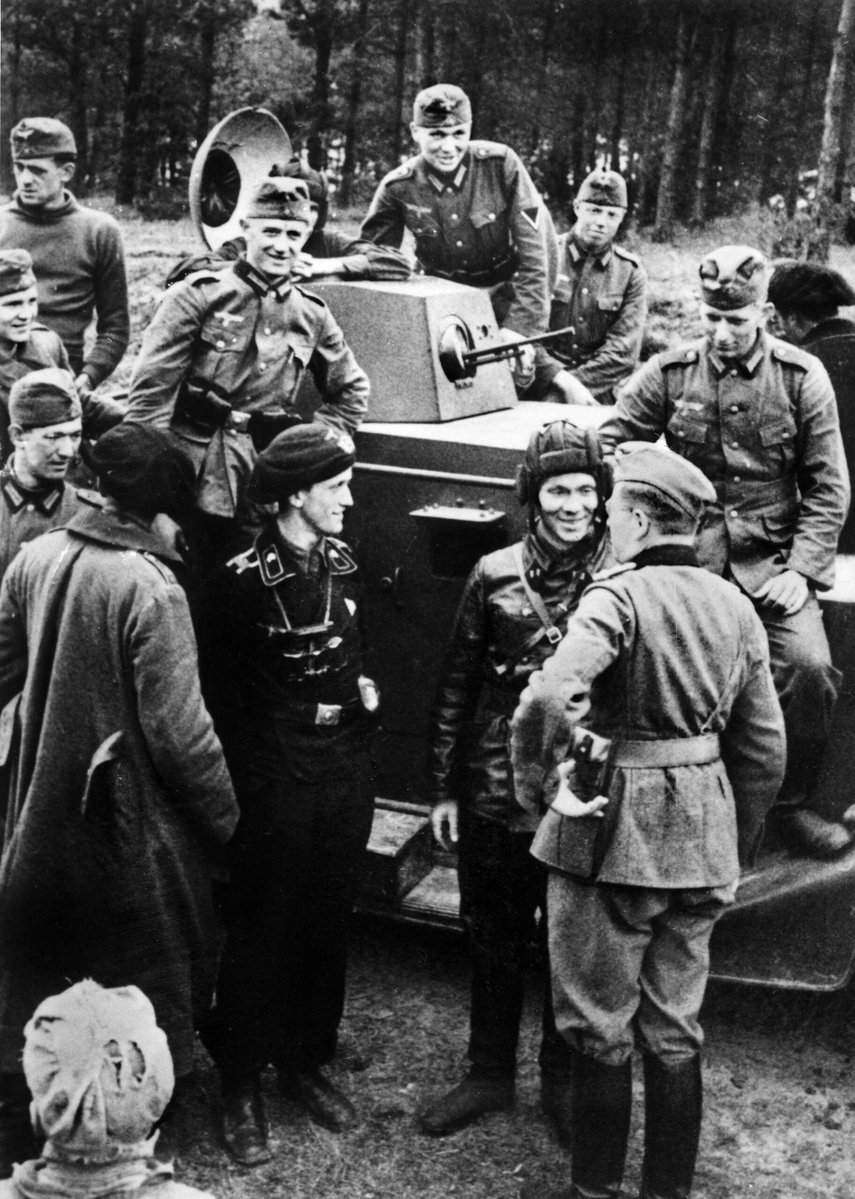 Grom1945 tweet media