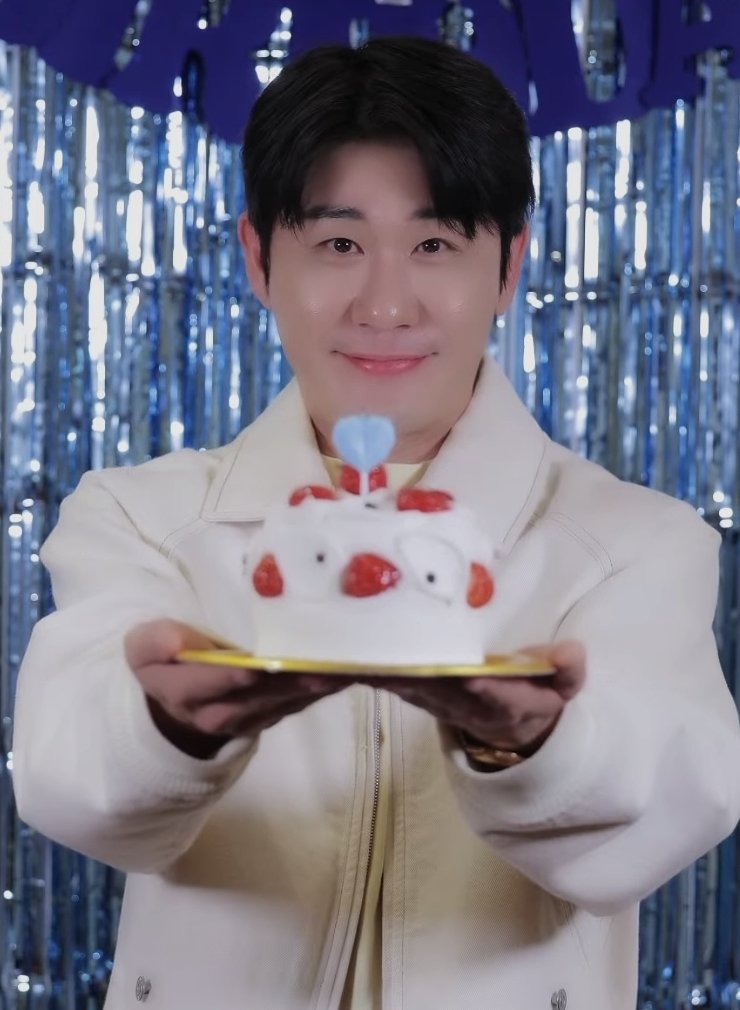 sook0730's tweet photo. @YOUNGTAK_ABYSS 영탁님 생일 축하드려요 https://t.co/K7CHw3oPjj