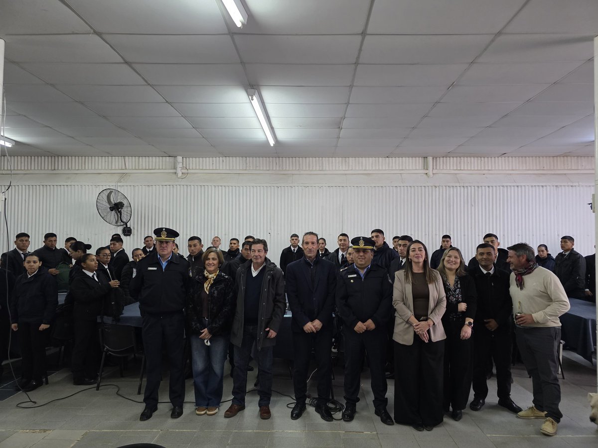 lorebarabini's tweet photo. Acompañando al Ministro @JorgeTobaresOk en su recorrida por la Región de la Comarca.
Estuvimos en la Escuela de Agentes de Policía donde el equipo del CAV dictó el módulo 8 de Ley Micaela acerca de la prevención e intervención ante el delito de Trata de Personas y Explotación. https://t.co/PY5LMCfXw2