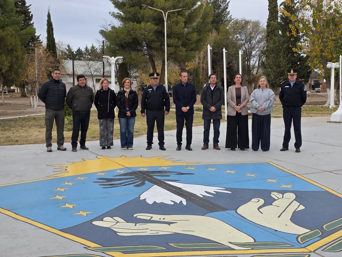 lorebarabini's tweet photo. Acompañando al Ministro @JorgeTobaresOk en su recorrida por la Región de la Comarca.
Estuvimos en la Escuela de Agentes de Policía donde el equipo del CAV dictó el módulo 8 de Ley Micaela acerca de la prevención e intervención ante el delito de Trata de Personas y Explotación. https://t.co/PY5LMCfXw2