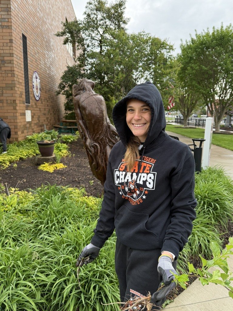 MassillonSchool's tweet photo. Today marks the last day for seniors at WHS!🎓

On Friday, May 1st, members of our National Honor Society spent Senior Service Day giving back to the Massillon community! https://t.co/vnlUt328e7